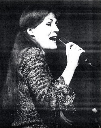 Анна Герман на сцене Большого зала Дворца культуры завода « Серп и молот», 1979 г