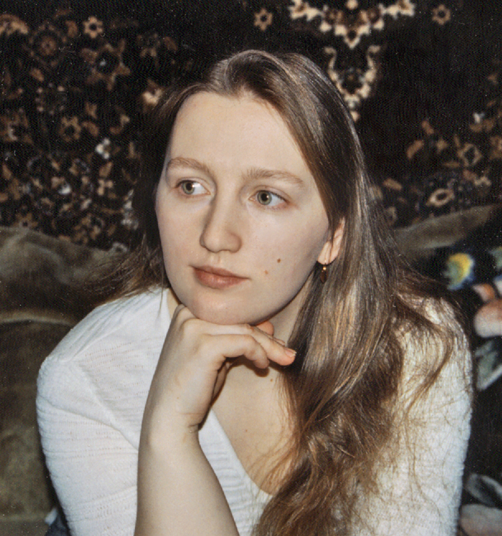Елена, мама двоих детей, замужем, живёт в городе Железнодорожном Московской области